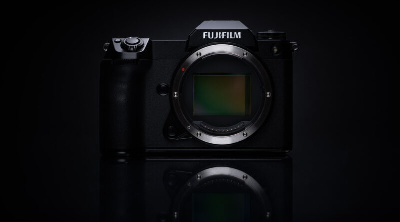 A Fujifilm GFX 50S II esete a GF 35-70mm F4.5-5.6 WR kit objektívvel